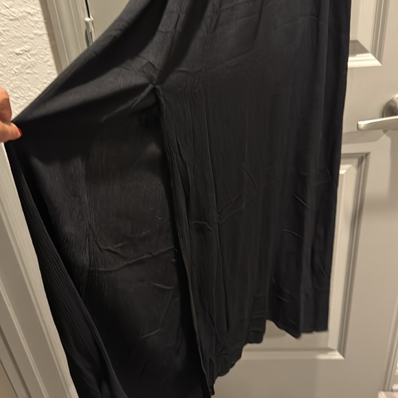 Elegant Black flowing maxi dress made of a lightweight gauze fabric - Picture 4 of 4